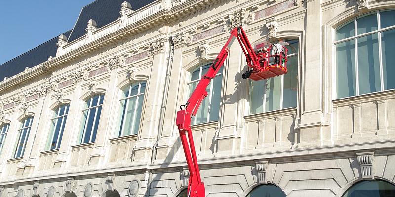 Glasreinigung München - Streifenfreie Fensterreinigung und Glasfassadenreinigung